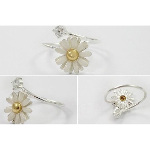 Retro Adjustable Silver Tone Daisy Flower & CZ Ring